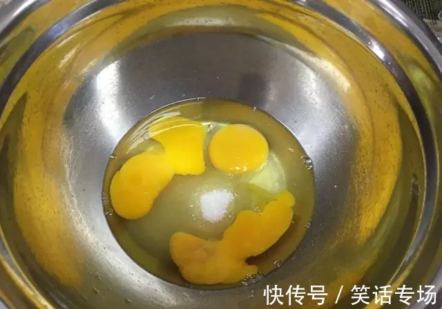 没有烤箱怎么做蛋糕4种方法电饭煲、微波炉、平底锅和蒸蛋糕