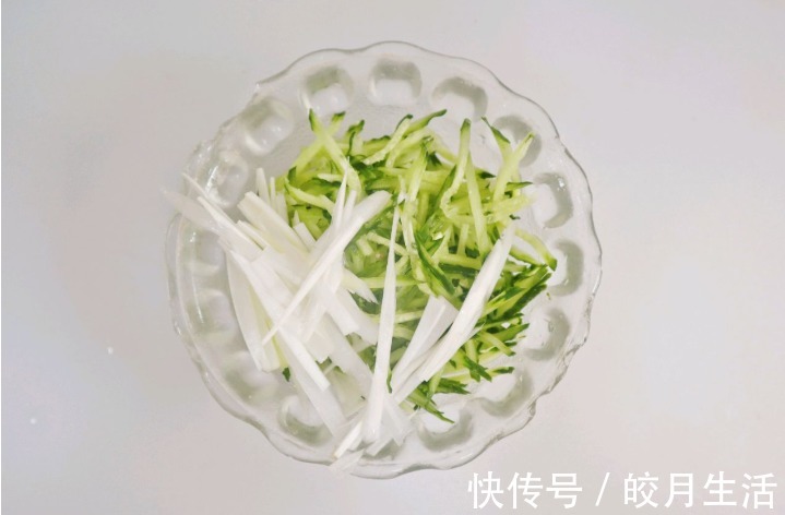 陈醋|让人胃口大开的凉拌菜，香辣红油鸡丝，色泽红亮，好吃不长胖
