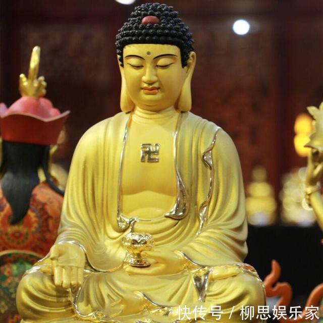 贾宝玉#去寺庙拜佛时,见到“佛”就流眼泪的人,要注意了