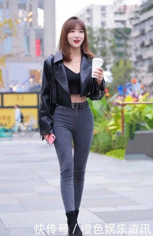 穿牛仔裤使你高挑优雅,展现出别样精彩,瞬间提升女人的甜美气息