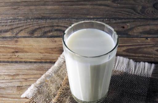 女性50岁后,易发生骨质疏松?建议:多吃四物,做好三事