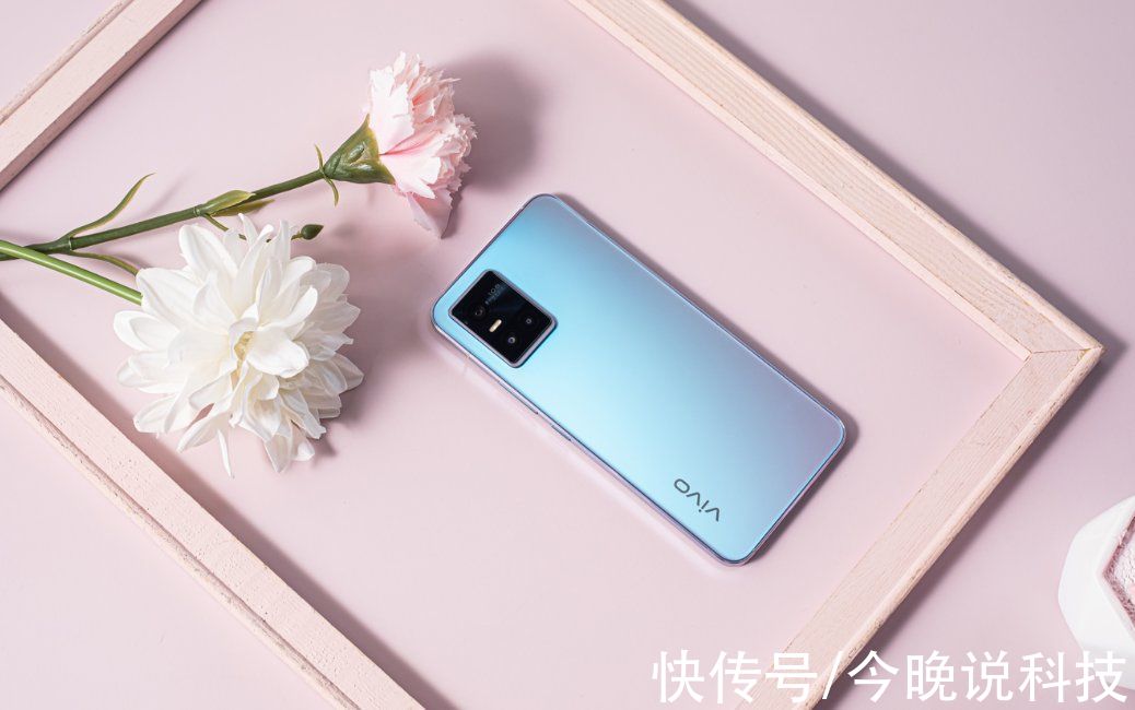 直角|直角边框成手机主流设计？vivo S10 Pro还做到了“不割手”