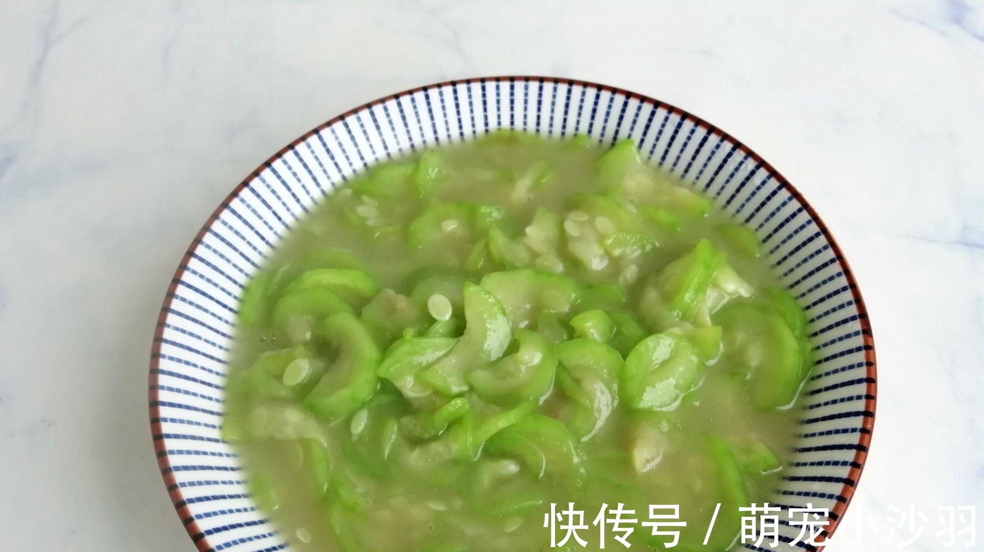 婆婆来吃饭,我做了5道家常菜,一分钱没花,网友:没硬菜,差评