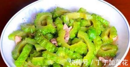 酸甜苦辣咸|苦瓜不要再炒鸡蛋了,和它一起炒才是绝配,不同风味,口感更佳!