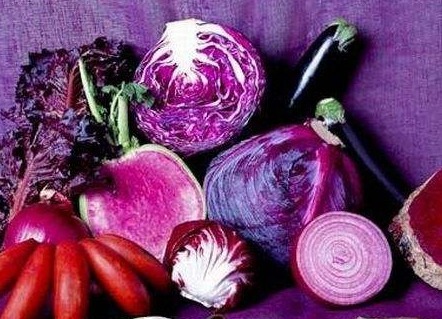 衰老|女性要想越年轻,别再吃猪蹄了,多吃此3种食物才是真正的抗衰老