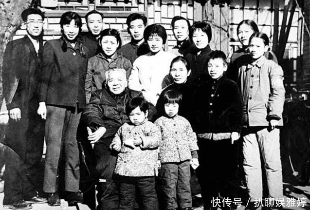 鲁迅#他是民国第一作家,其作品销量连鲁迅都自叹不如,真正的妇孺皆知