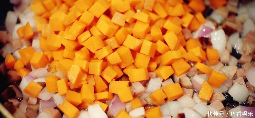 煮饭不要只做白米，这么一个锅，特别的香，炒饭比这个好吃
