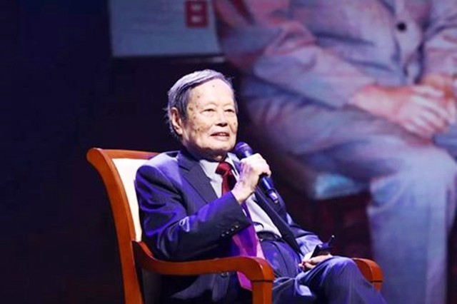 杜聿明#2004年,杨振宁和启功谈书法:我岳父杜聿明的字也很好