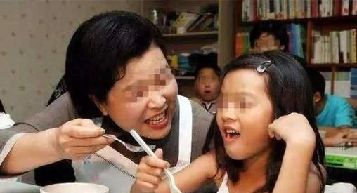 孩子|为什么姥姥带大的孩子,反而跟奶奶亲近?原因很现实