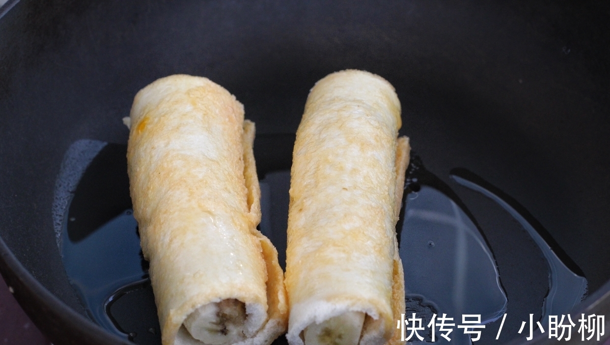 辛墨墨|剩吐司别丢掉，做成快手营养早餐，五分钟就上桌，咬一口还爆浆！