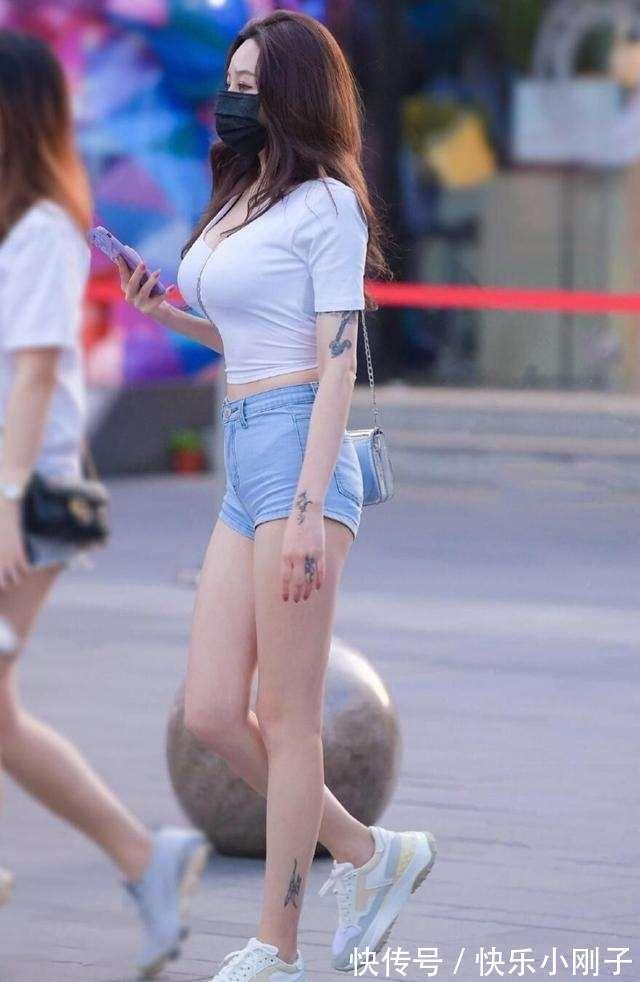 铅笔裙 明亮耀眼的瑜伽裤蕴含着浓浓的时尚感,靓丽雅致又舒适,低调大气