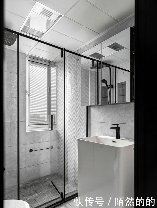 收纳|越来越多人放弃电视墙，学他家打一排柜子，美观实用两不误！聪明！