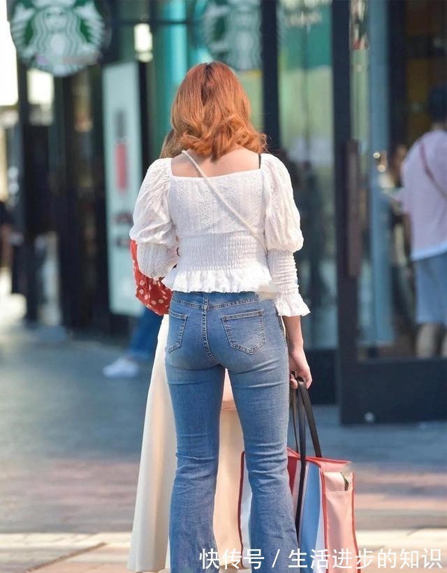 瘦腿 牛仔裤可以瘦腿,对于腿粗的女生很合适,看看她就知道了!