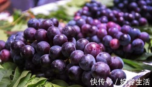 苹果|热水泡红苹果,竟出现苹果“冒血”现象?为什么营养师说大胆吃