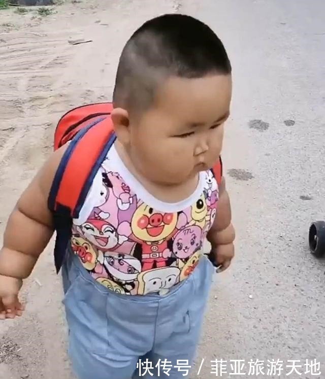 妈妈|妈妈出差将宝宝交给姥姥带,2月后妈妈去接,儿子变化太大让妈妈无法接受