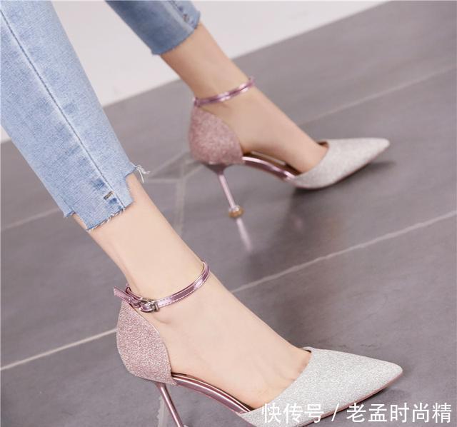 想要女人味就穿细跟高跟鞋,拉升腿部曲线,穿上就要迷死人的节奏