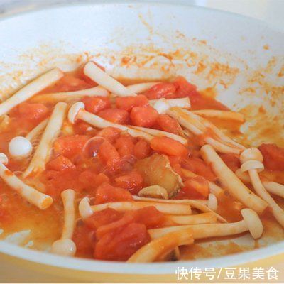 降温天一定要喝碗热乎乎的「梭子蟹年糕汤」，啊啊啊鲜到掉眉毛