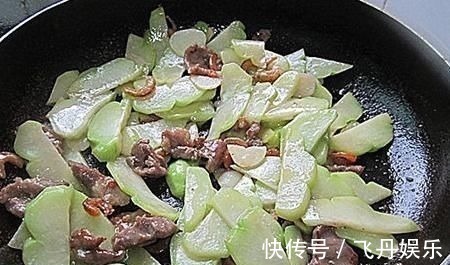 此物是天然“钙王”,牛奶钙片都不如,隔天吃1次,女儿12岁1米6