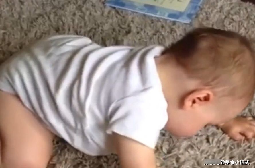 妈妈眼泪|宝宝太困了,接下来发生的事,笑得妈妈眼泪都出来了
