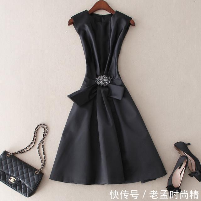 刺绣 修身A字裙,30岁的女性都这么穿,更添一抹韵味