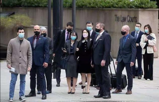 范儿 孟晚舟终于换掉中分发型,剪刘海更显年轻态,穿娃娃领好有少女感