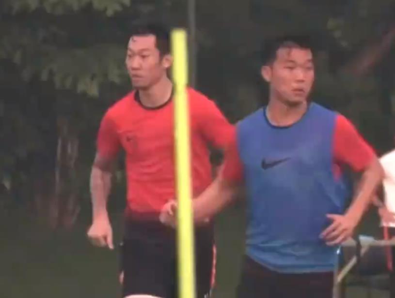 足协|媒体人：国足剩余12强赛会以年轻人为主，严鼎皓等人上位！