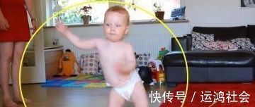 妈妈|2岁宝宝突然听见妈妈放音乐,接下来的画面,全家都乐了