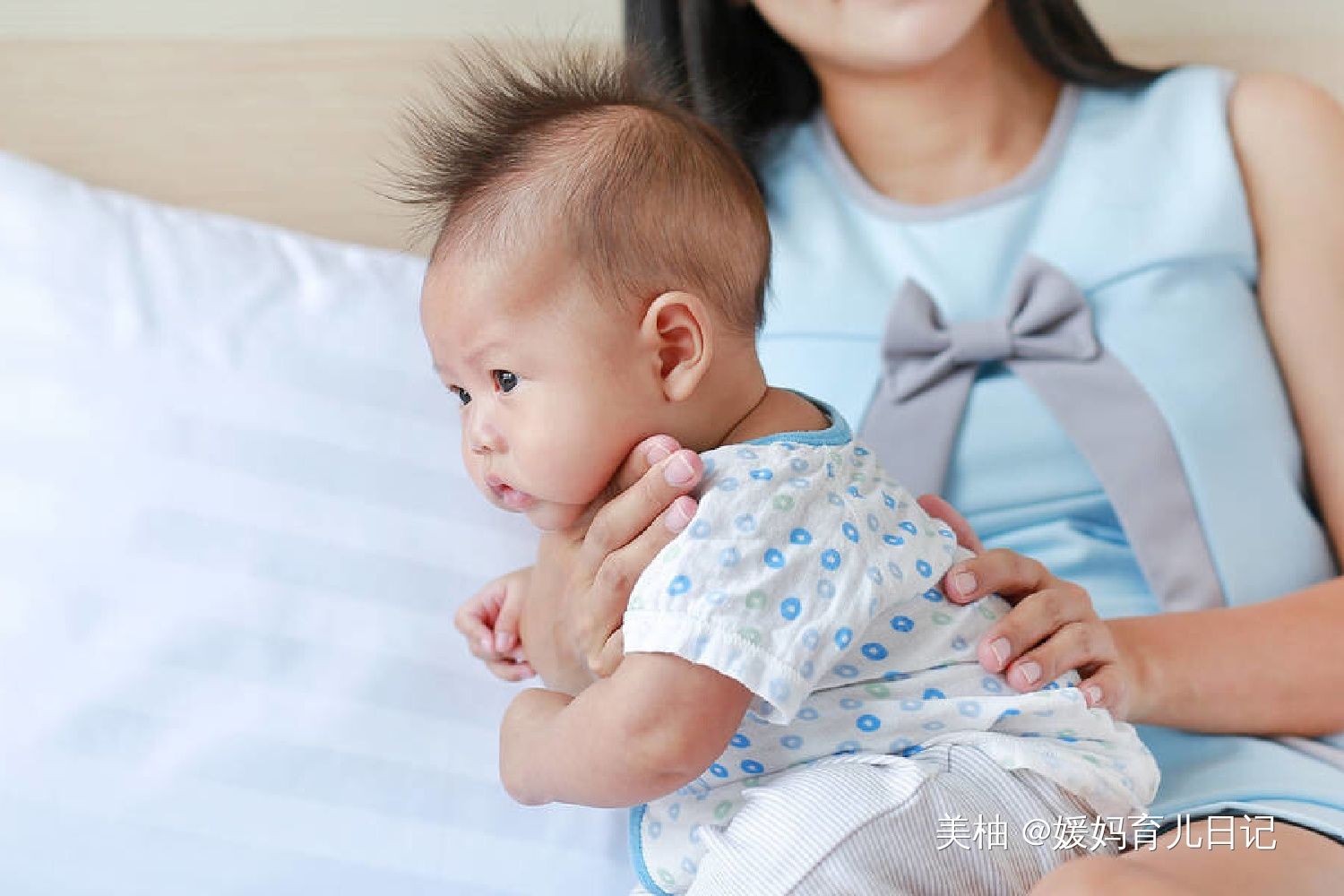 宝宝3个月还不会抬头，竖抱时脖子立不稳，再不引导有点麻烦