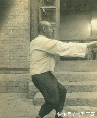 三皇炮锤&他,江湖中最后镖王,遭孩童挑战,使绝招险胜,却败在其爷爷手下