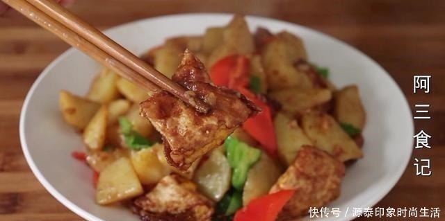 土豆|土豆别炖了，加3个鸡蛋，教你新做法，营养解馋又下饭，比肉还香