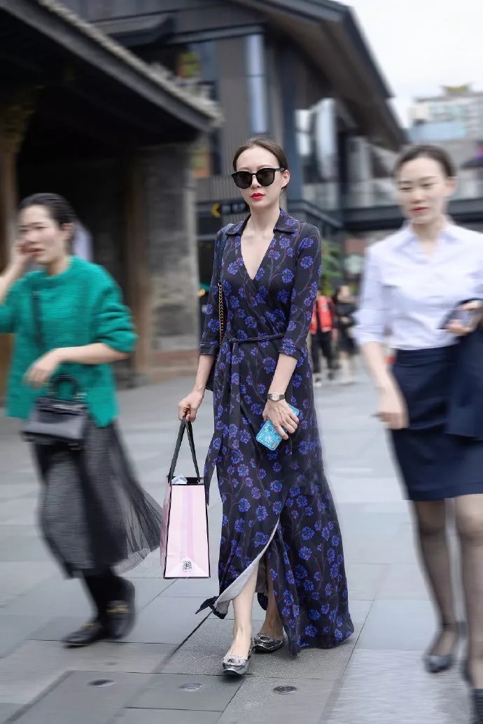 搭配|街拍组图:时尚高跟鞋搭配,秀出女性的优雅与自信