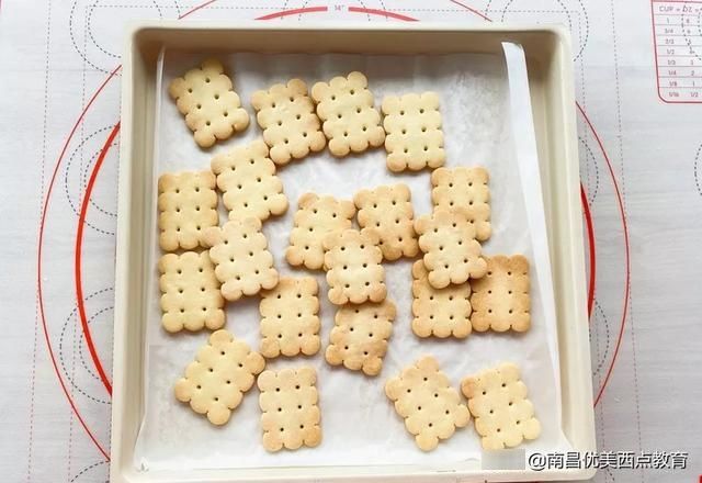 奶粉|一款超好吃的夹心饼干，清新柠檬乳酪酱加奶香十足曲奇饼干