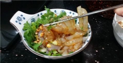 哈气|凉粉,又麻又辣吃得直流汗水,嘴直哈气