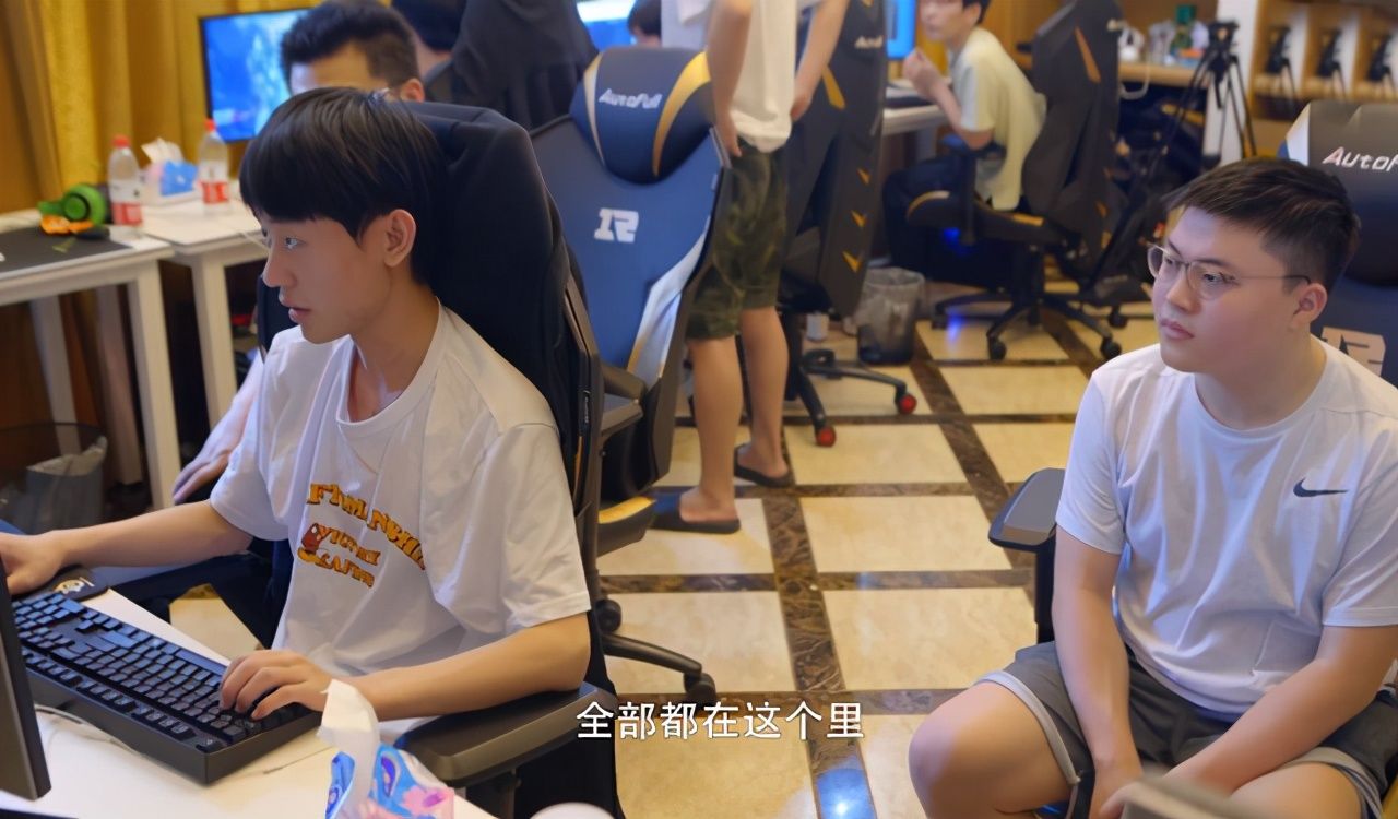 坏人|都说小狗扮演坏人？但姿态却表示：在RNG时乌兹已经不骂人了