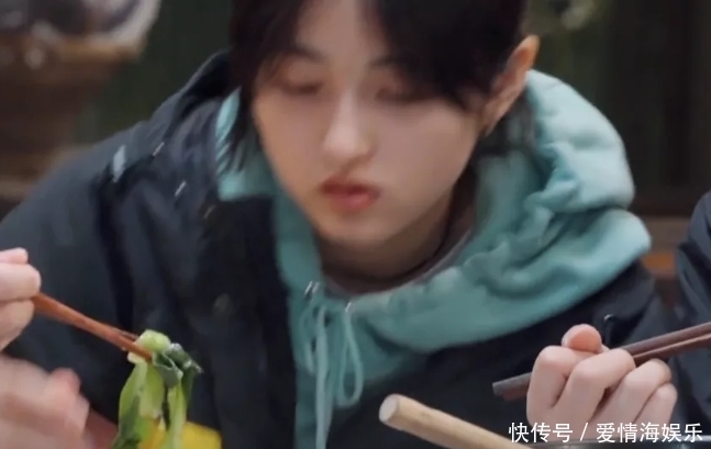 陈赫 《向往5》饭菜难吃!陈赫李诞刚吃就饱,张子枫吃青菜试图补救