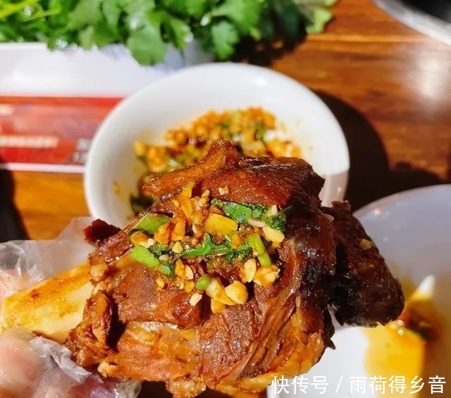 长春的美食数不胜数,让人百吃不厌、流连忘返