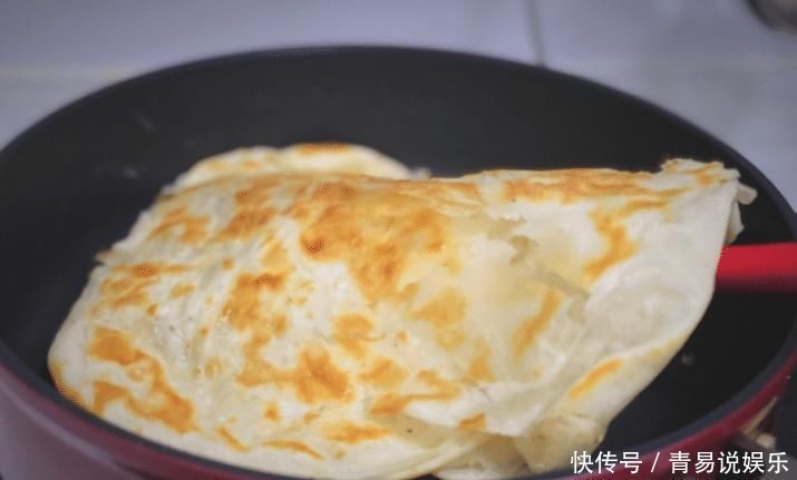 自己烙饼,为何总是硬外婆教我一招,香软酥脆层次多,个个鼓泡