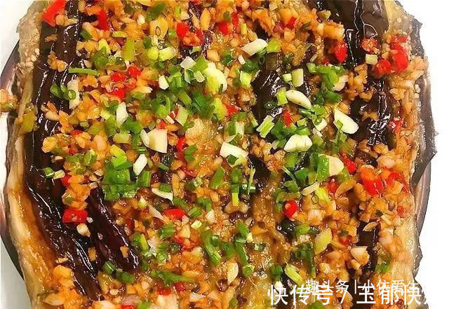 春节餐桌上必备的几道下酒菜，荤素搭配色泽鲜亮，欢欢喜喜过大年