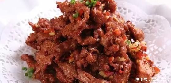孜然炒肉,和馒头夹在一起吃,好吃到停不下来