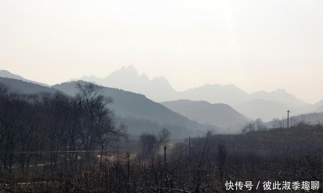 蓬莱一侧的艾山,老电影《三进山城》开场