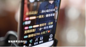 陈凤娟|一边直播一边唱歌 60老汉一年卖鸭蛋上亿元