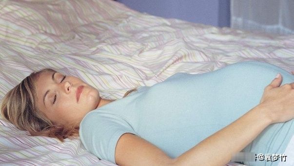 悄悄话|孕期，孕妇睡觉时有3个“表现”，或许是宝宝在向你说“悄悄话”
