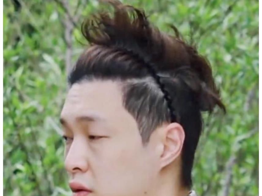 張藝興顏值管理崩塌，清早素顏狀態(tài)被吐槽不如素人，這還是男神？