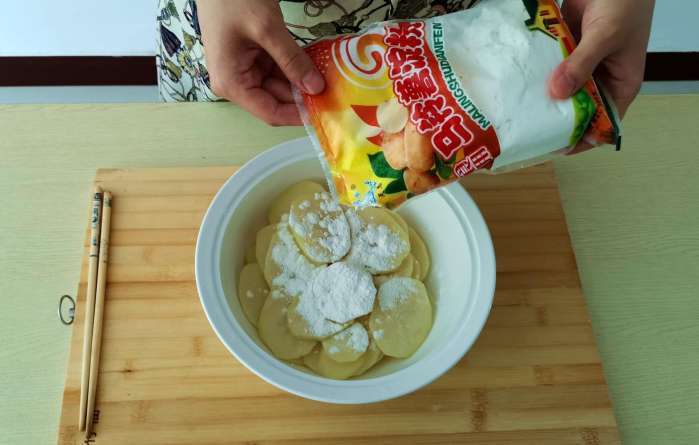 用土豆做的一道美食,饭店卖38元一盘,在家成本5块,下酒又下饭