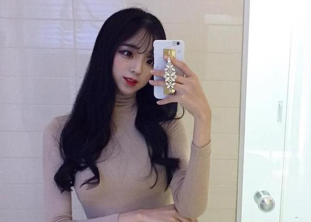 时尚|时尚美观又修身的牛仔裤, 将美女的蜂腰细腿体现得淋漓尽致!