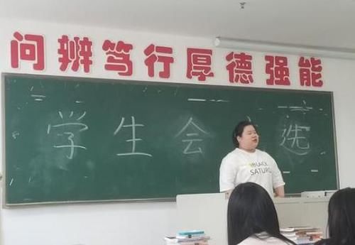 翻箱倒柜|高校学生会暴力查寝，在宿舍翻箱倒柜，网友：“官僚主义”太明显