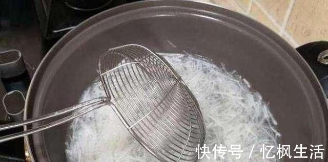 酥脆|萝卜丸子一炸就老因为你只会加面粉,少了这2样,难怪不酥脆