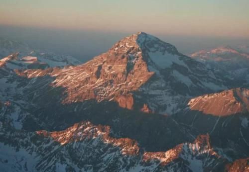 世界之最 亚洲之外最高的山峰 还是地球上海拔最高的死火山 快资讯
