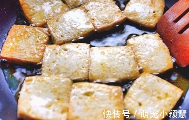 豆腐|煎豆腐时，直接下锅就“废了”，学会4个小技巧，豆腐不碎还不粘