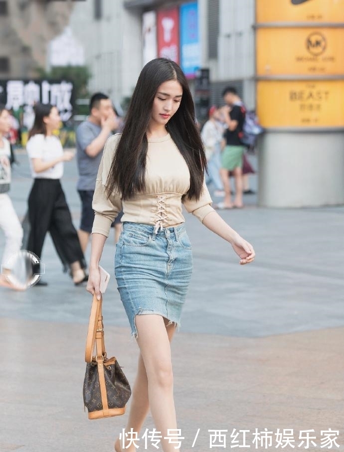 穿着|街拍:裙子舒适易穿,显身材,设计更具欧式风格时尚潮流!